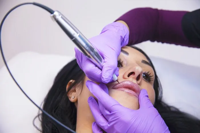 trucco semipermanente labbra